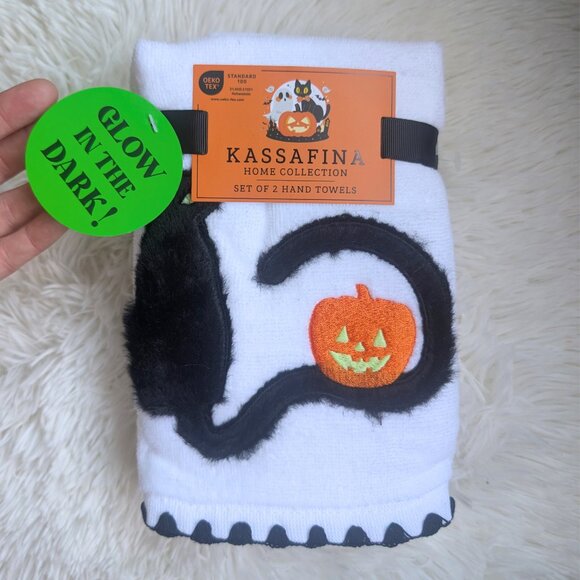 🎃 Kassafina Glow-in-the-Dark Halloween Cat & Pumpkin Hand Towels (Set of 2) NWT - Picture 1 of 4